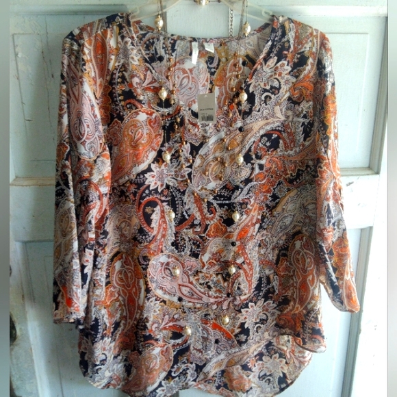 Size Medium "Est. 1946" Quarter Length Sleeve Blouse & ×2 Necklace Lot - Picture 3 of 7